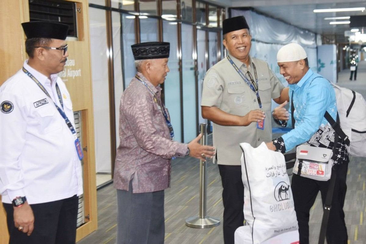133 Jamaah Haji Pariaman Kembali ke Tanah Air, Wawako Minta Jadi Teladan Akhlak dan Sosial di Masyarakat
