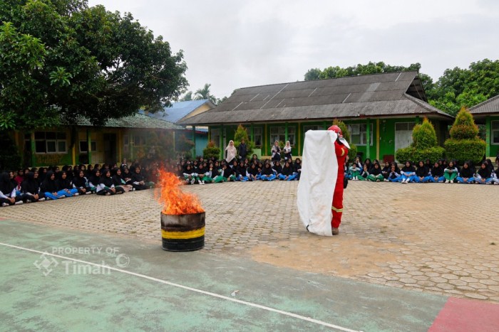 PT Timah Bekali Santri Ponpes Darul Furqon di Karimun Pengetahuan Tanggap Darurat Kebakaran
