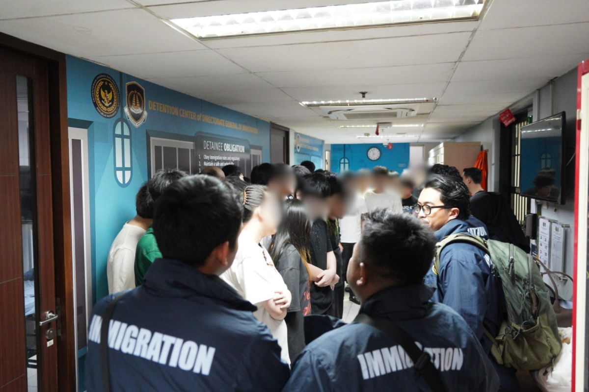 Imigrasi Deportasi dan Tangkal Seumur Hidup 92 WNA Tiongkok Sindikat Judi Online di Batam