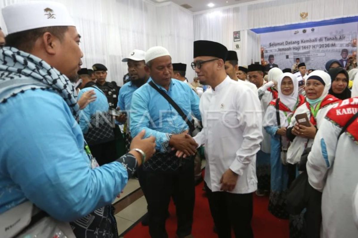 Wamenhaj Dahnil Anzar Simanjuntak Sambut Kepulangan 388 Jamaah Haji Aceh Kloter Terakhir, Embarkasi Tuntaskan Pelayanan 5.463 Orang