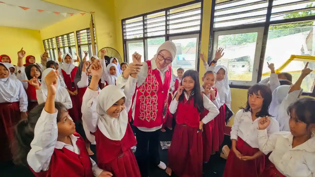 80 Siswa SD di Lingsar Antusias Ikuti Dongeng 
