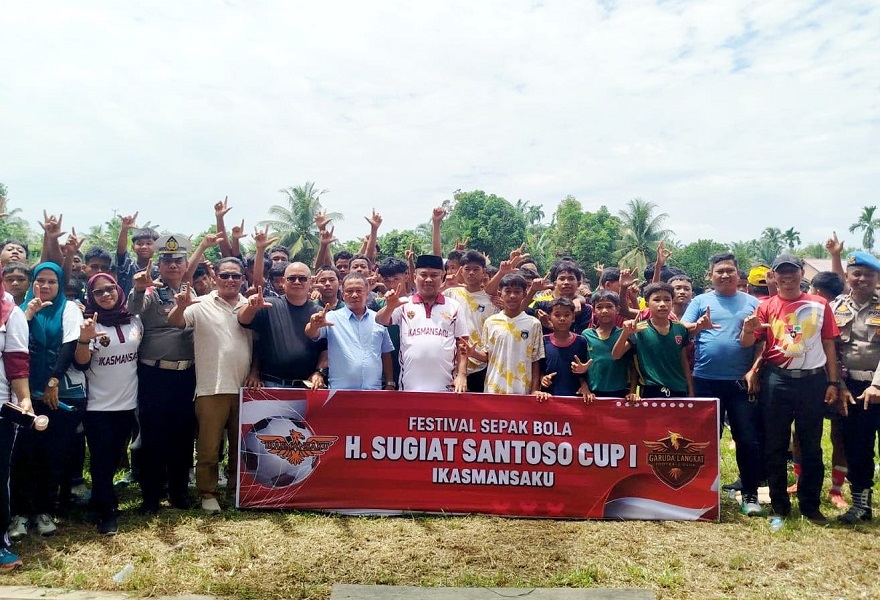 14 Tim SMP Ikuti Festival Sepakbola Sugiat Santoso Cup di Langkat Hulu, Rebut Piala Wakil Ketua Komisi XIII DPR RI