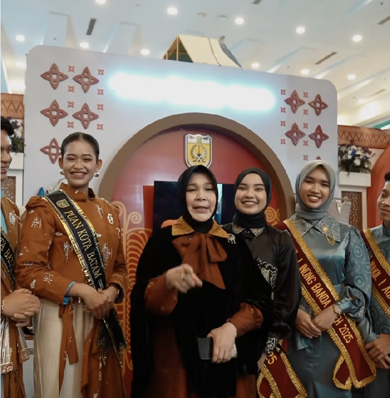 Wali Kota Banda Aceh Illiza Ajak Pengunjung Indonesia City Expo 2026 Cicipi Produk UMKM Lokal di Stan Kota