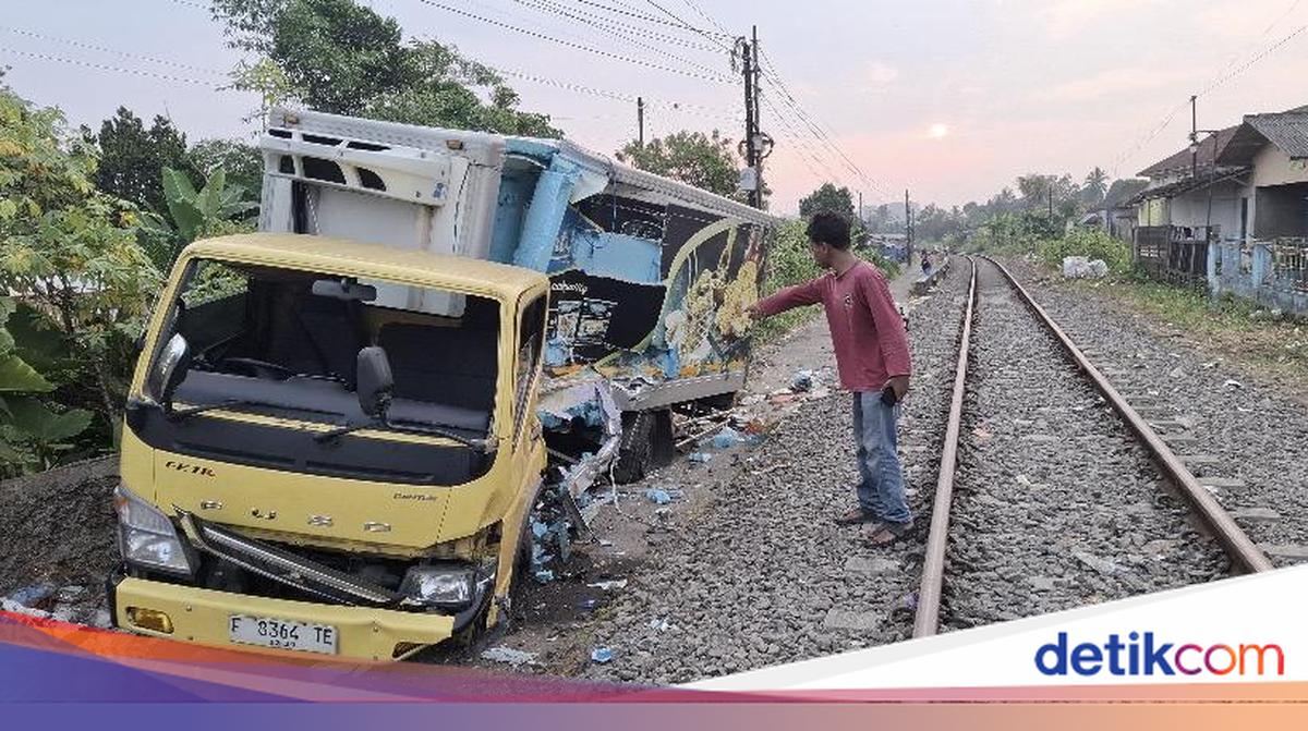 Kecelakaan Maut Truk vs KA Pangrango di Sukabumi: Jarak Mepet Jadi Pemicu, 1 Tewas Terguling