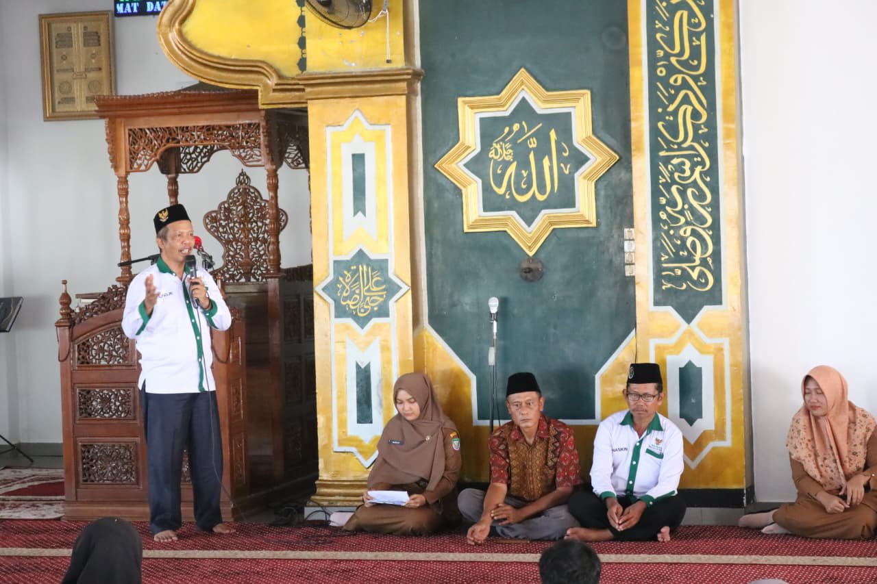 TP PKK, GOW, dan Baznas Seluma Salurkan Bantuan Sosial untuk Penderita Thalasemia dan Fakir Miskin di Masjid Agung Baitul Falihin