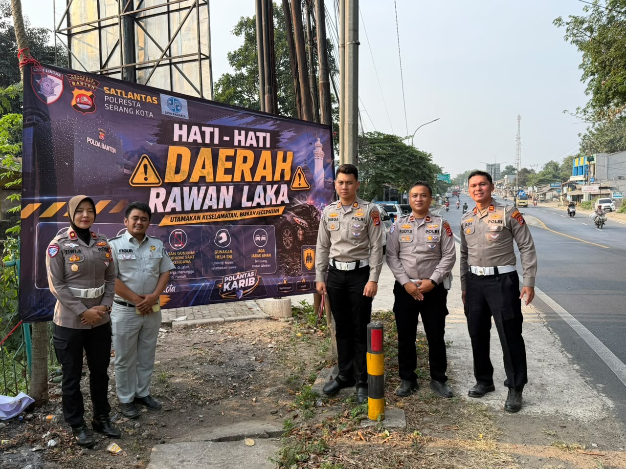 Jasa Raharja dan Polresta Serang Kota Pasang Spanduk Imbauan di Titik Rawan Kecelakaan, Ini Tujuannya