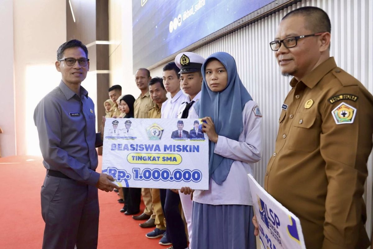 Pemprov Sulawesi Tenggara Salurkan Beasiswa Rp1 Juta ke 3.500 Siswa SMA/SMK/SLB Kurang Mampu