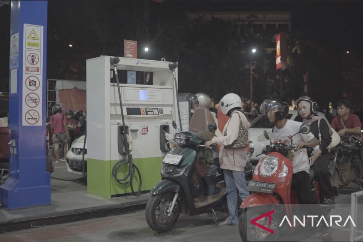 Antrean BBM Mengular di Pontianak dan Kubu Raya, Pertamina Perpanjang Jam Operasional SPBU hingga Tengah Malam
