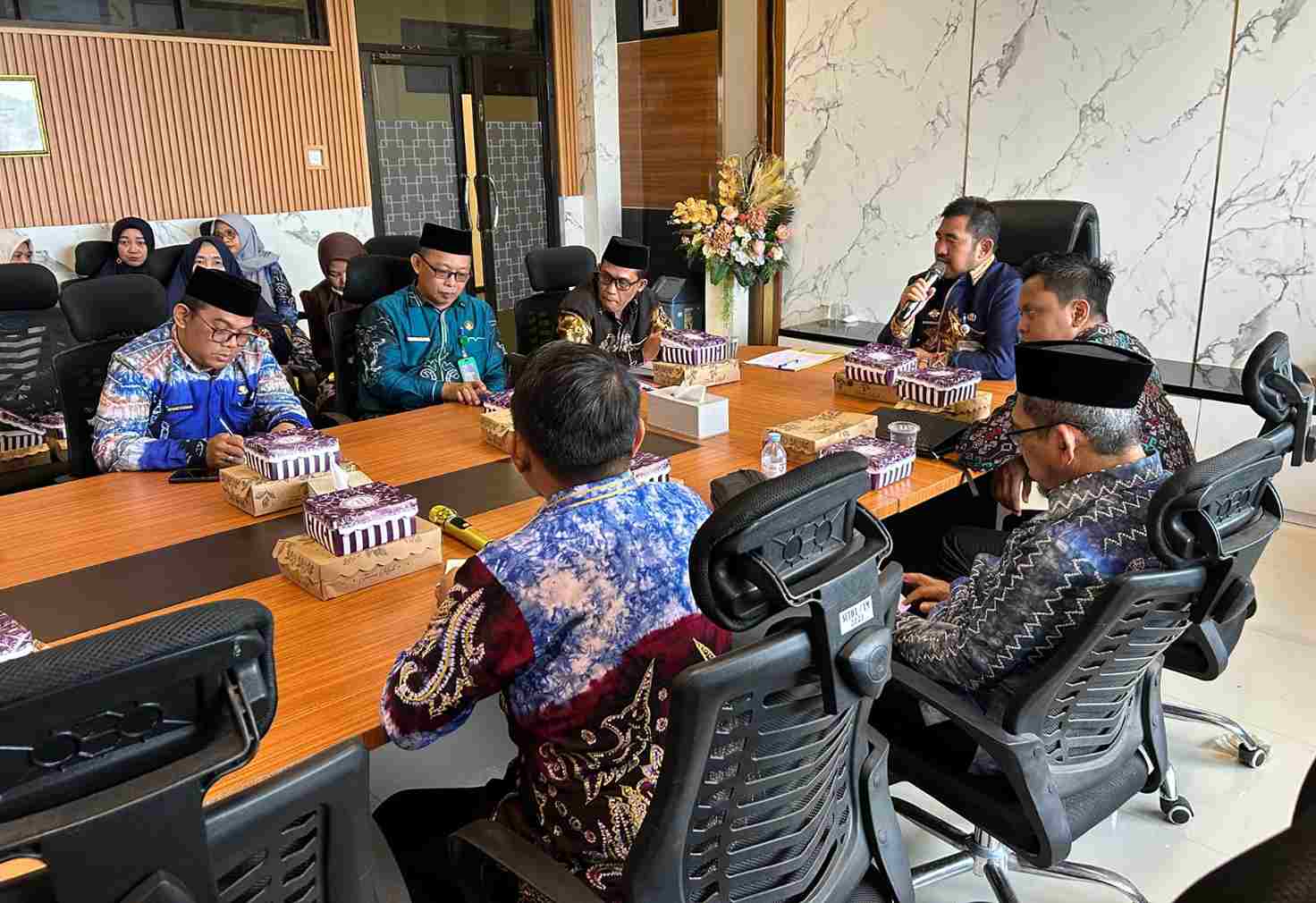 Pemkab Kotabaru Siapkan 5 Bus dan Tim Kesehatan Jemput 309 Jamaah Haji Kloter 13, 17, dan 19