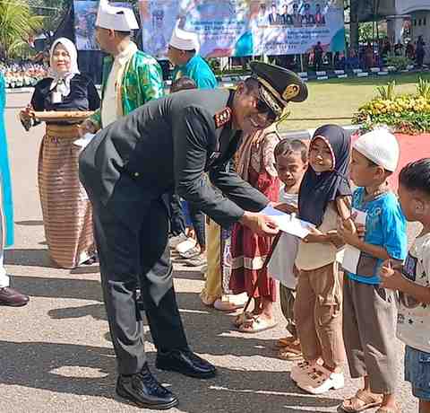Kodim 1510/Sula Bagikan Santunan ke Puluhan Anak Yatim di HUT ke-23 Kepulauan Sula
