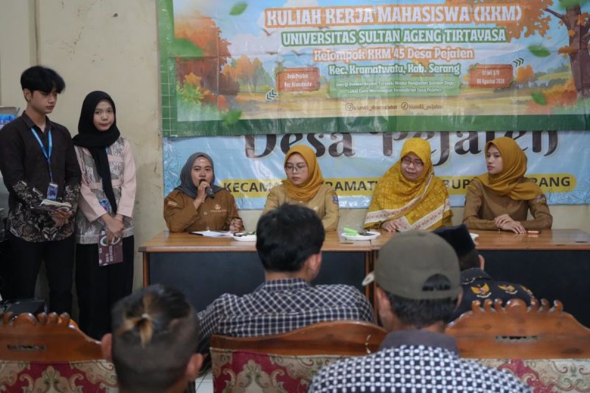 Diskominfo Serang dan Untirta Edukasi Warga Desa Pejaten Pakai Aplikasi Serang Bahagia untuk Urus Administrasi