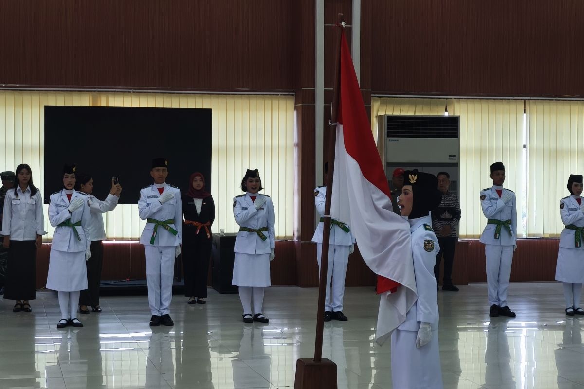 Wali Kota Bandarlampung Eva Dwiana Kukuhkan 38 Anggota Paskibraka untuk HUT Ke-81 RI, 19 Putra dan 19 Putri
