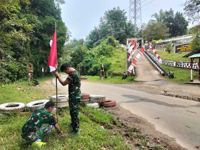 12 Kilometer Merah Putih Membentang di Perbatasan Jagoi Babang, 3.000 Bendera Sambut HUT ke-81 RI