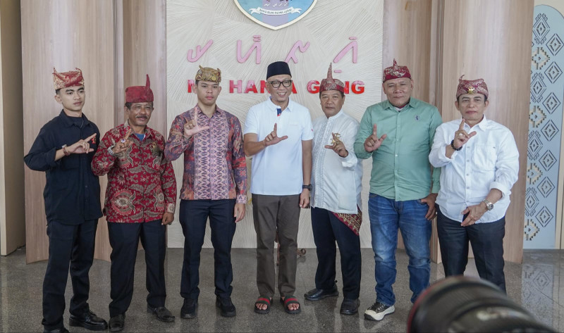 Gubernur Lampung Jamuan Makan Siang Bersama Sai Batin Lima Makhga Way Handak, Perkuat Sinergi Pembangunan Adat dan SDM