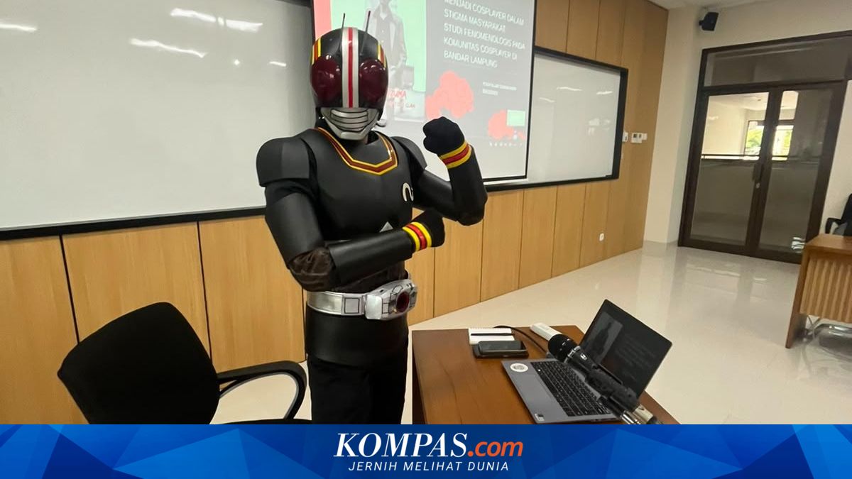 Mahasiswa USD Yogyakarta Cosplay Kamen Rider Black Saat Sidang Proposal, Tesisnya Angkat Stigma Cosplayer