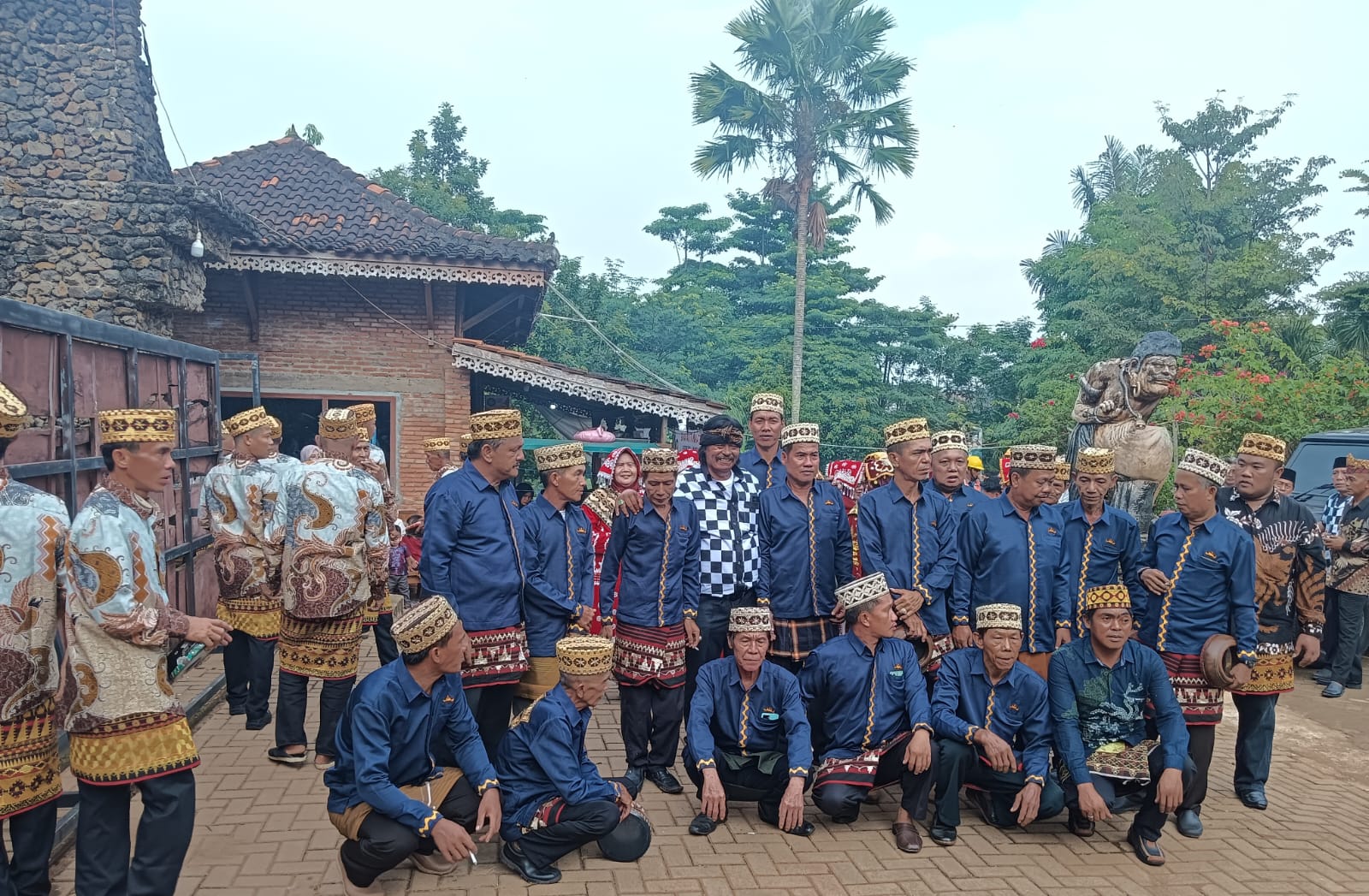 Ketua Bela Budaya Lampung Timur Bantah Kunjungan Jokowi ke Pugung Raharjo Batal karena Penolakan Tokoh Adat