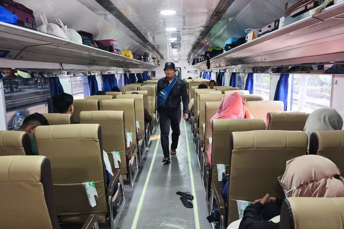 KAI Resmi Operasikan Rangkaian Ekonomi Premium Kereta Rajabasa, 640 Kursi Ludes Terjual di Hari Pertama