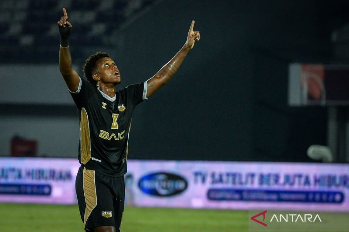 Gelandang Brasil Hugo Gomes Resmi Kembali ke Madura United, Target Pimpin Lini Tengah Musim Depan