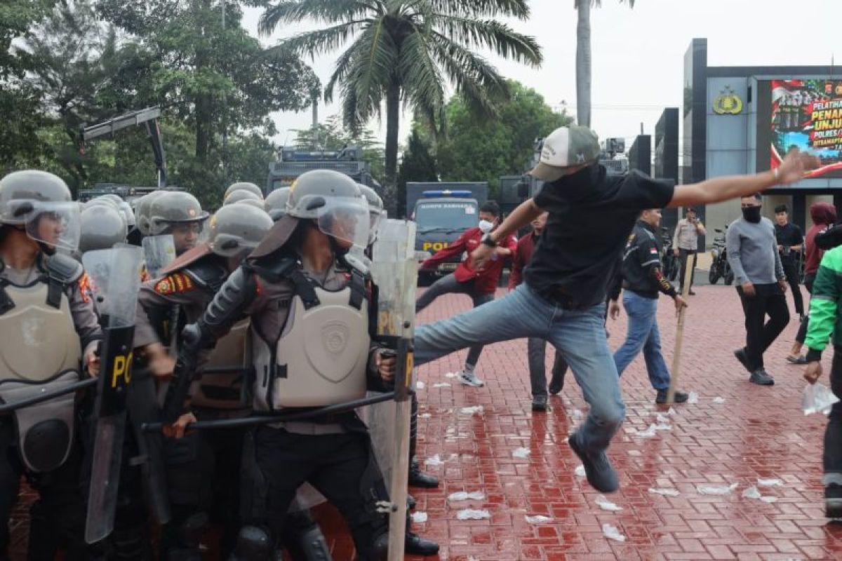 Polda Banten Latih Negosiator dan Dalmas Antisipasi Eskalasi Aksi Penyampaian Aspirasi Warga