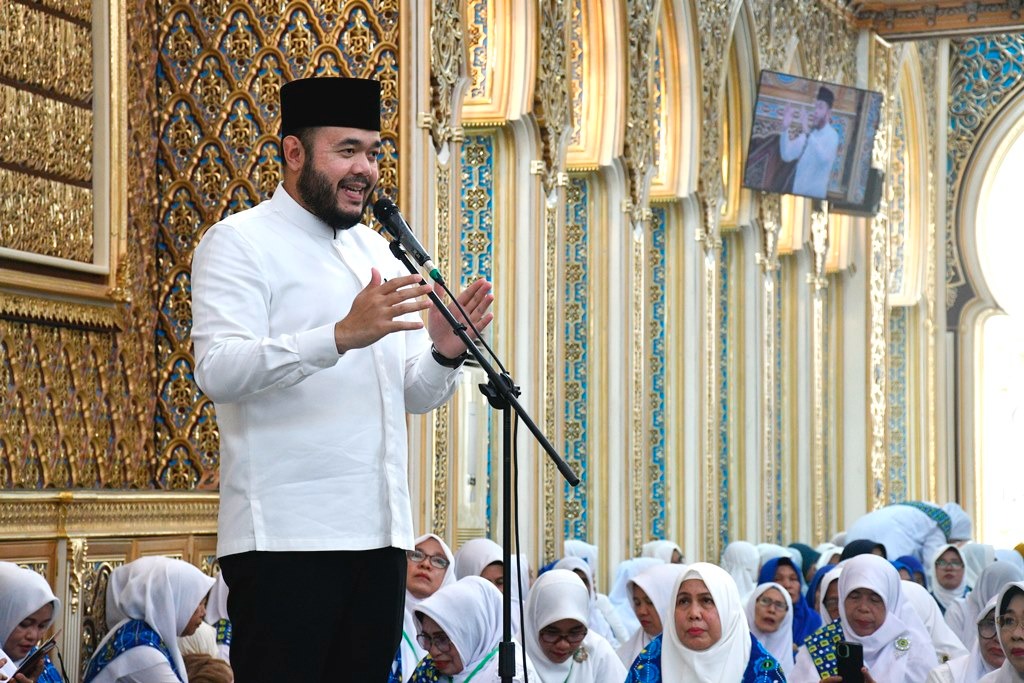 Wali Kota Padang Fadly Amran Paparkan Program Smart Surau di Depan 19.000 Jemaah BKMT se-Sumbar