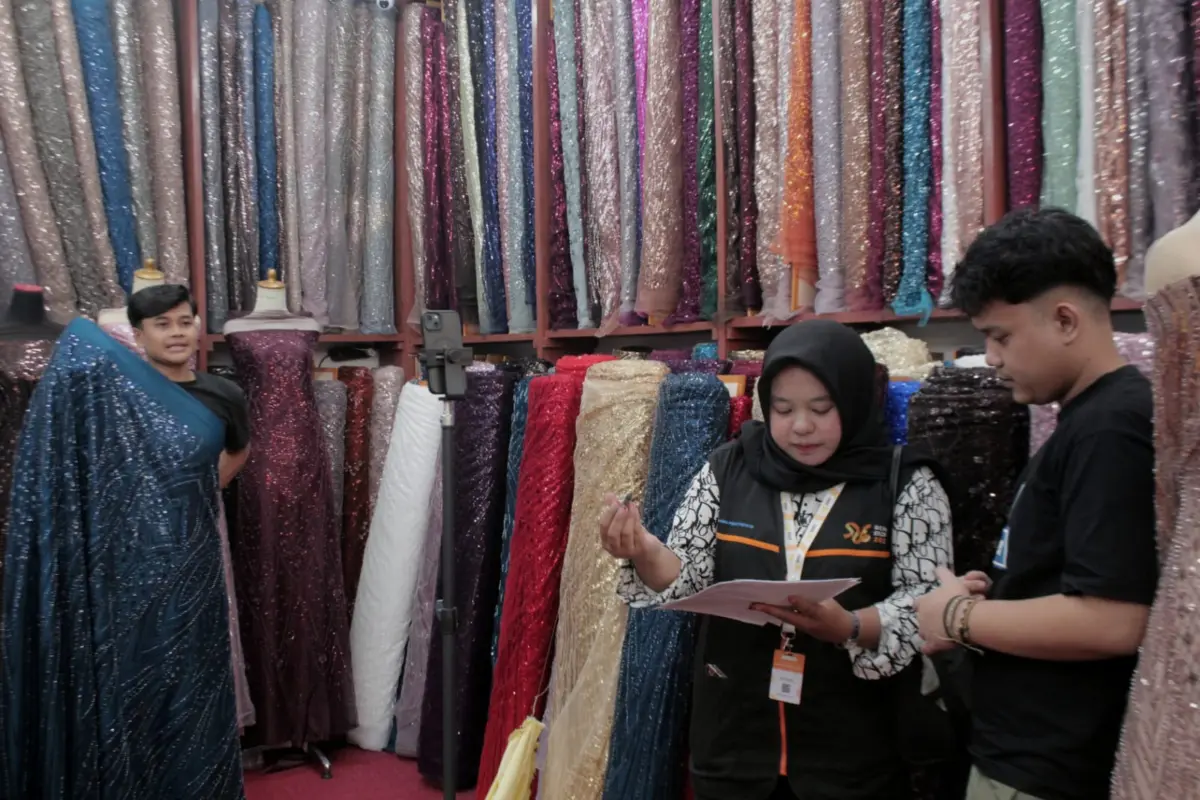 Pasar Kain Cigondewah Bandung Sepi Pembeli, Pedagang Kini Andalkan Live Streaming untuk Bertahan