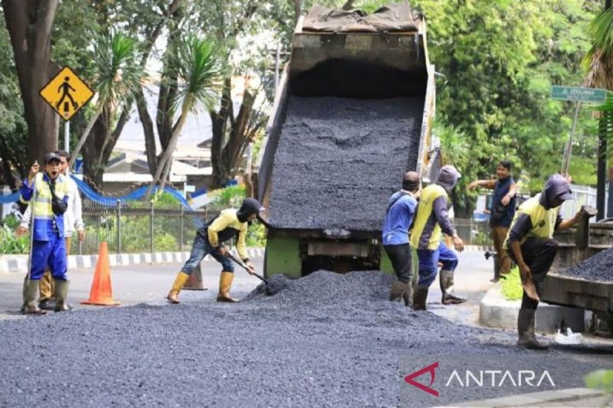 Pemkot Tangerang Perbaiki 1.024 Titik Jalan Rusak dengan Metode Tambal Hotmix dan Paving Block, Tiga Ruas Arteri Jadi Prioritas