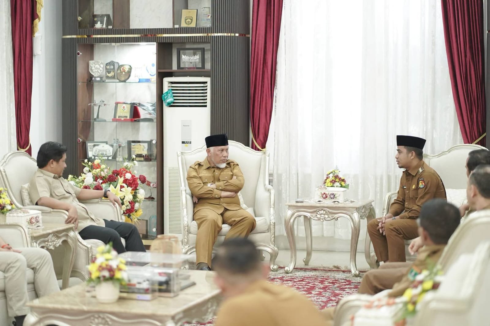 Wali Kota Solok Temui Gubernur Sumbar di Istana Gubernur, Bahas Anggaran Porprov dan Program Strategis Daerah