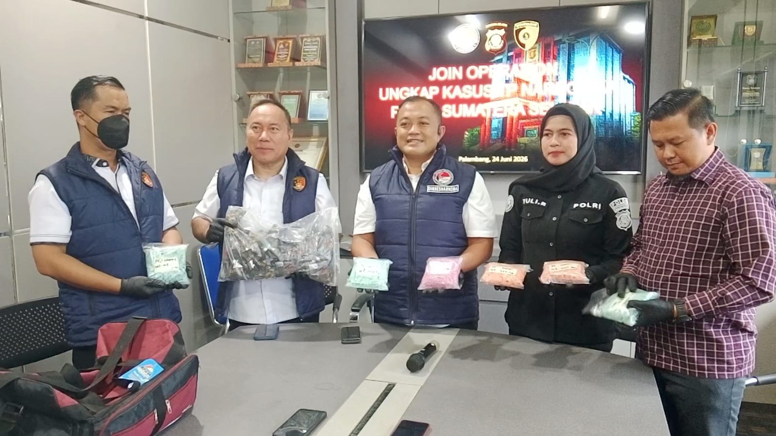 Dua Kurir Internasional Dibekuk di Palembang Bawa 6.000 Pil Ekstasi dan 150 Vape Etomidate, Pelat Nomor Diganti Tiga Kali