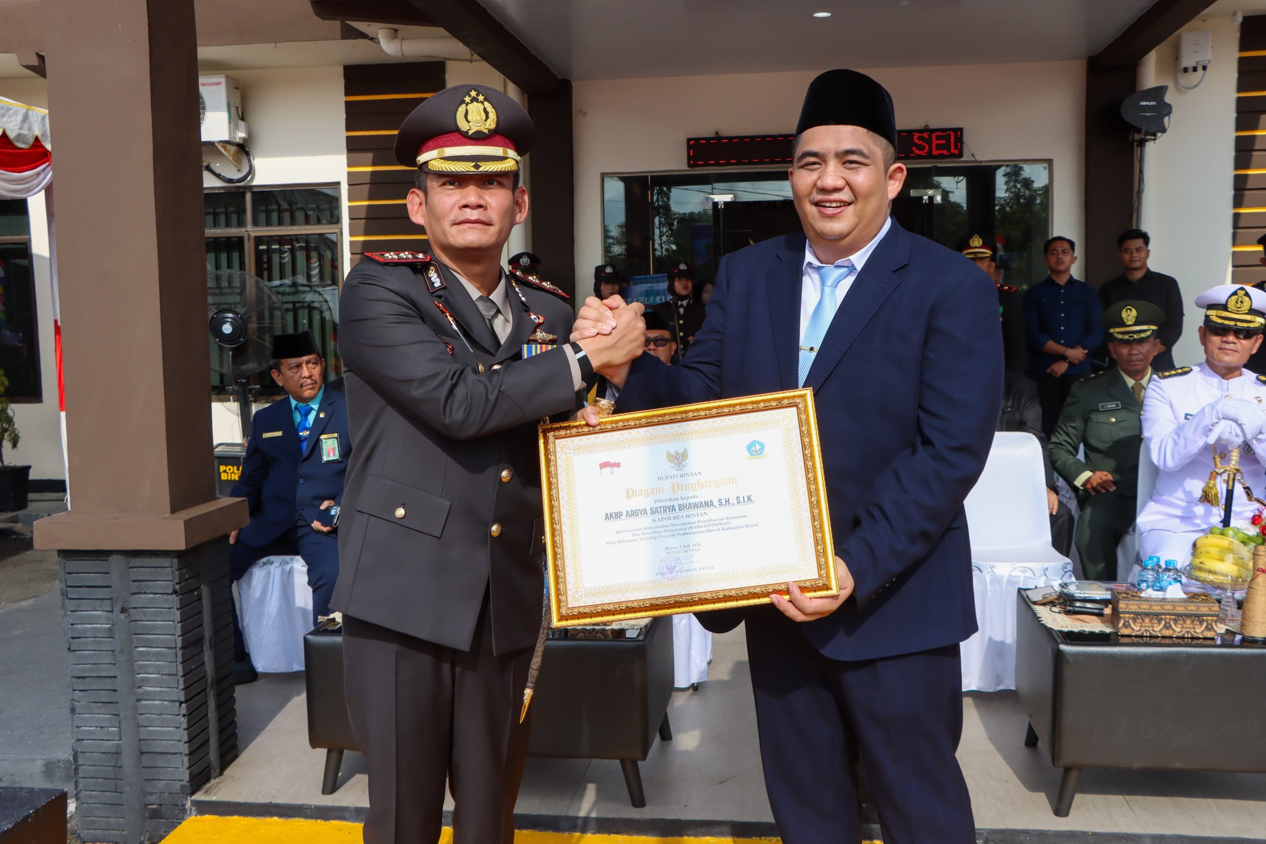 Bupati Bintan Robby Kurniawan Hadiri HUT Bhayangkara ke-80, Apresiasi Sinergi Polri Jaga Kondusivitas Daerah