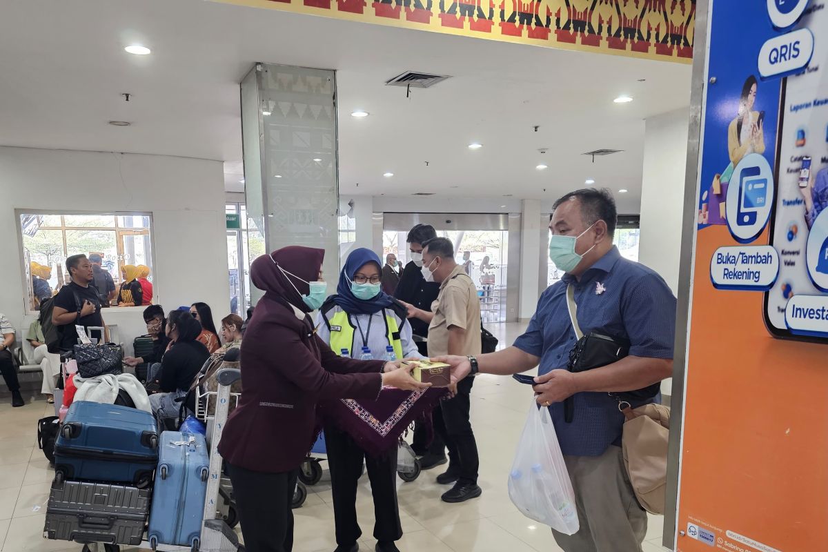 29 Penerbangan di Bandara Radin Inten II Lampung Dibatalkan Akibat Abu Vulkanik Erupsi Gunung Anak Krakatau