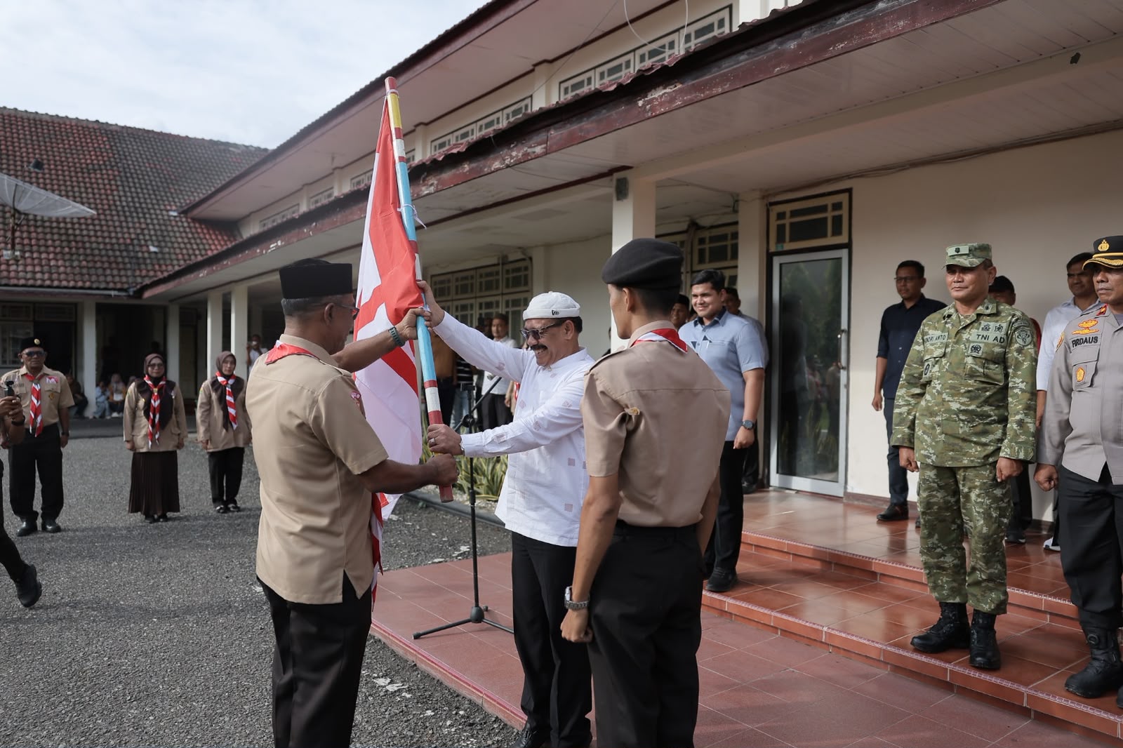 Bupati Pidie Sarjani Abdullah Lepas 48 Personel Kontingen Pramuka untuk Jambore Nasional XII di Cibubur