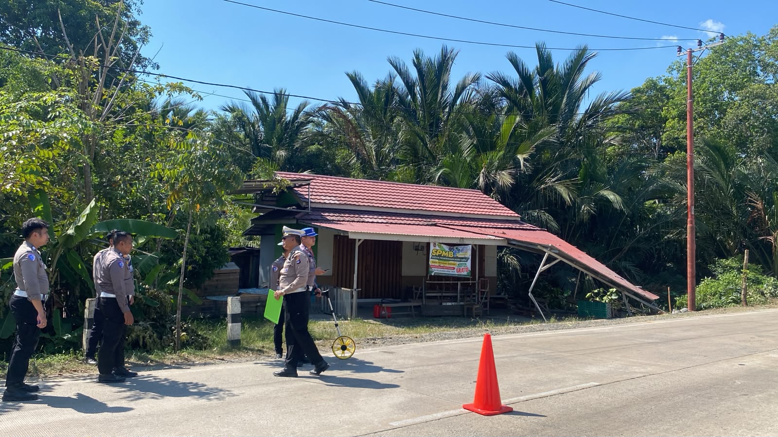 Kecelakaan Maut di Barabai HST: Pikap Hantam Warung, Tiga Orang Tewas, Polisi Masih Selidiki Penyebab