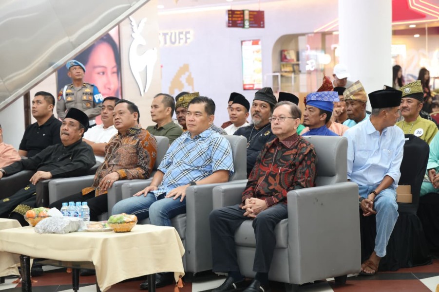 Lomba Berbalas Pantun Warnai Hari Bhayangkara ke-80 di Batam, Polri dan LAM Padukan Tradisi Melayu