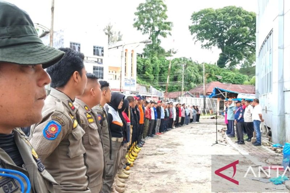 Ratusan ASN Pemkot Bukittinggi Gotong Royong Bersihkan Gedung Pasar Banto, Tunggu Investor Baru