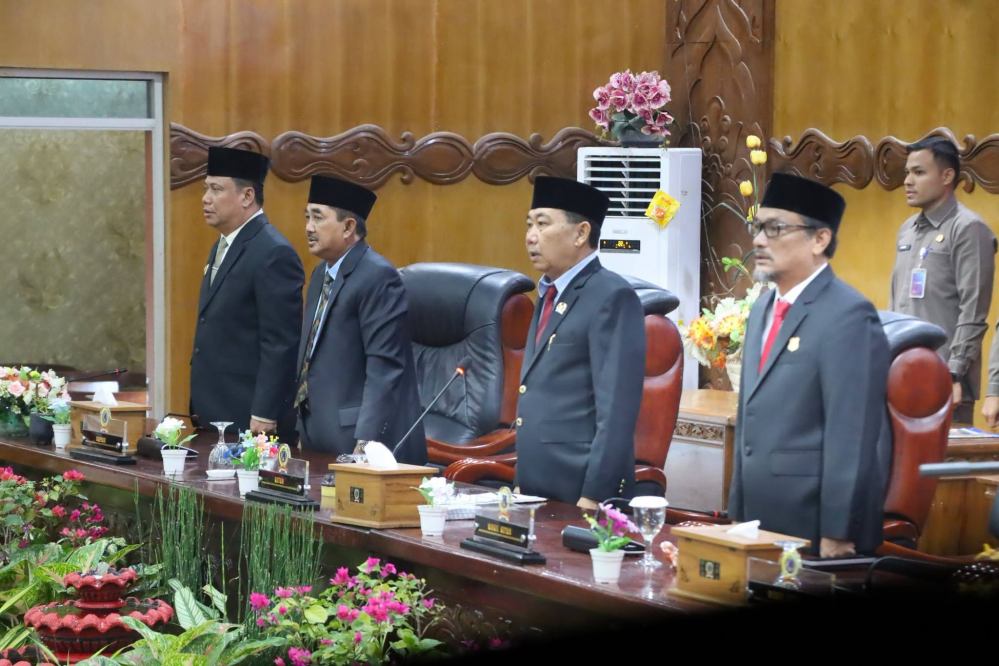 Bupati dan Wakil Bupati Tanjab Barat Hadiri Paripurna HUT ke-81 RI, Presiden Prabowo Sebut 121 Kebijakan Transformatif Dijalankan