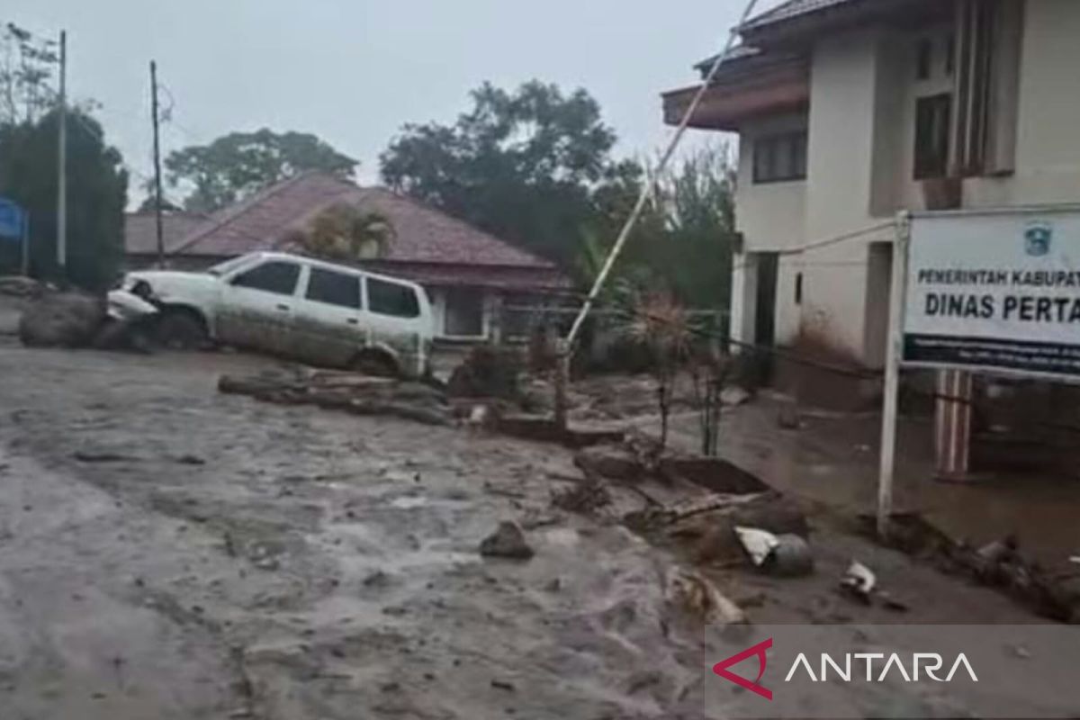 Banjir Bandang Terjang Kompleks Perkantoran Bupati Solok, 6 Dinas dan DPRD Terdampak Parah