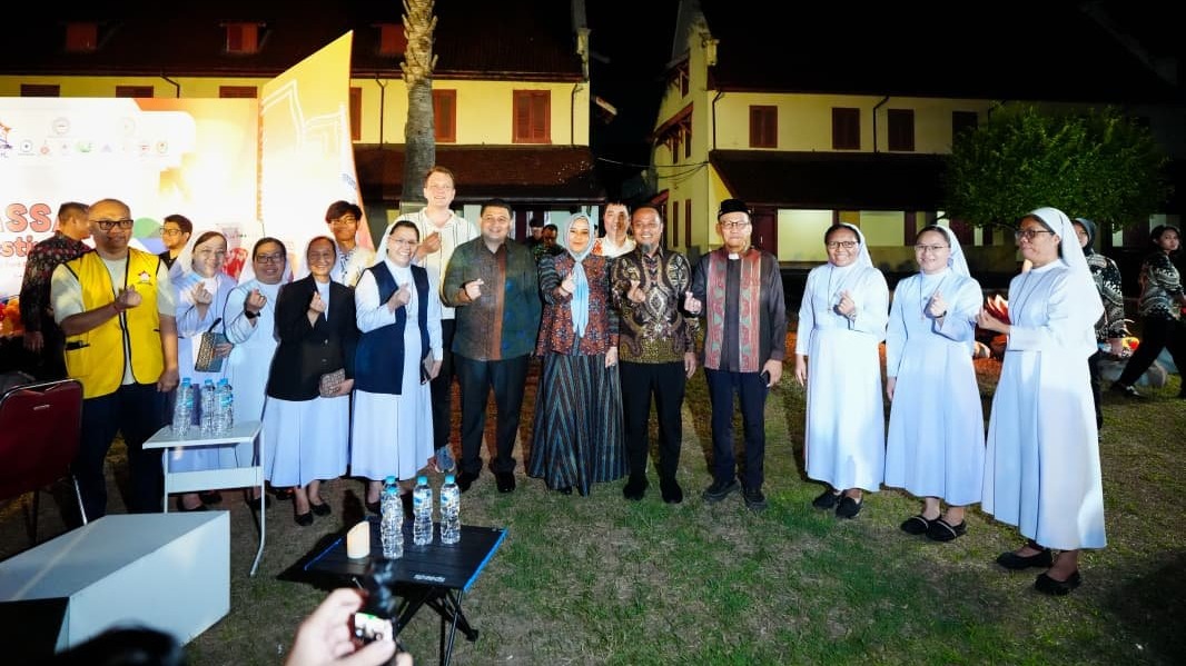Gubernur Sulsel Andi Sudirman Hadiri Sannipata Waisak di Benteng Fort Rotterdam, Ajak Umat Buddha Perkuat Kerukunan