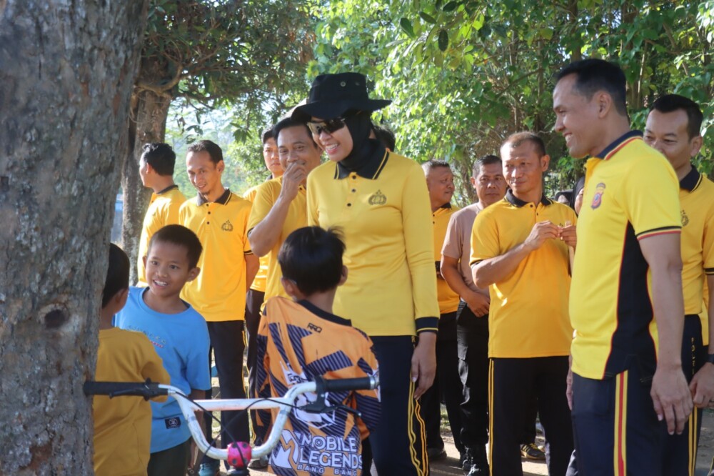 Kapolres Majalengka AKBP Rita Suwadi Jalan Santai Sambil Serap Aspirasi Warga soal Kamtibmas