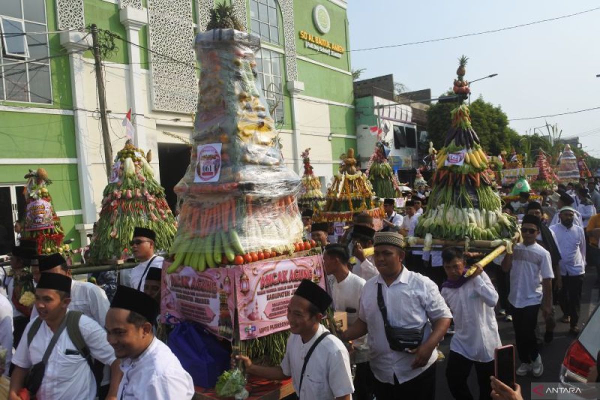 527 Gunungan Hasil Bumi Mewarnai Kirab Ancak Agung Maulid Nabi di Jember, Ribuan Warga Padati Sepanjang 1,3 Kilometer
