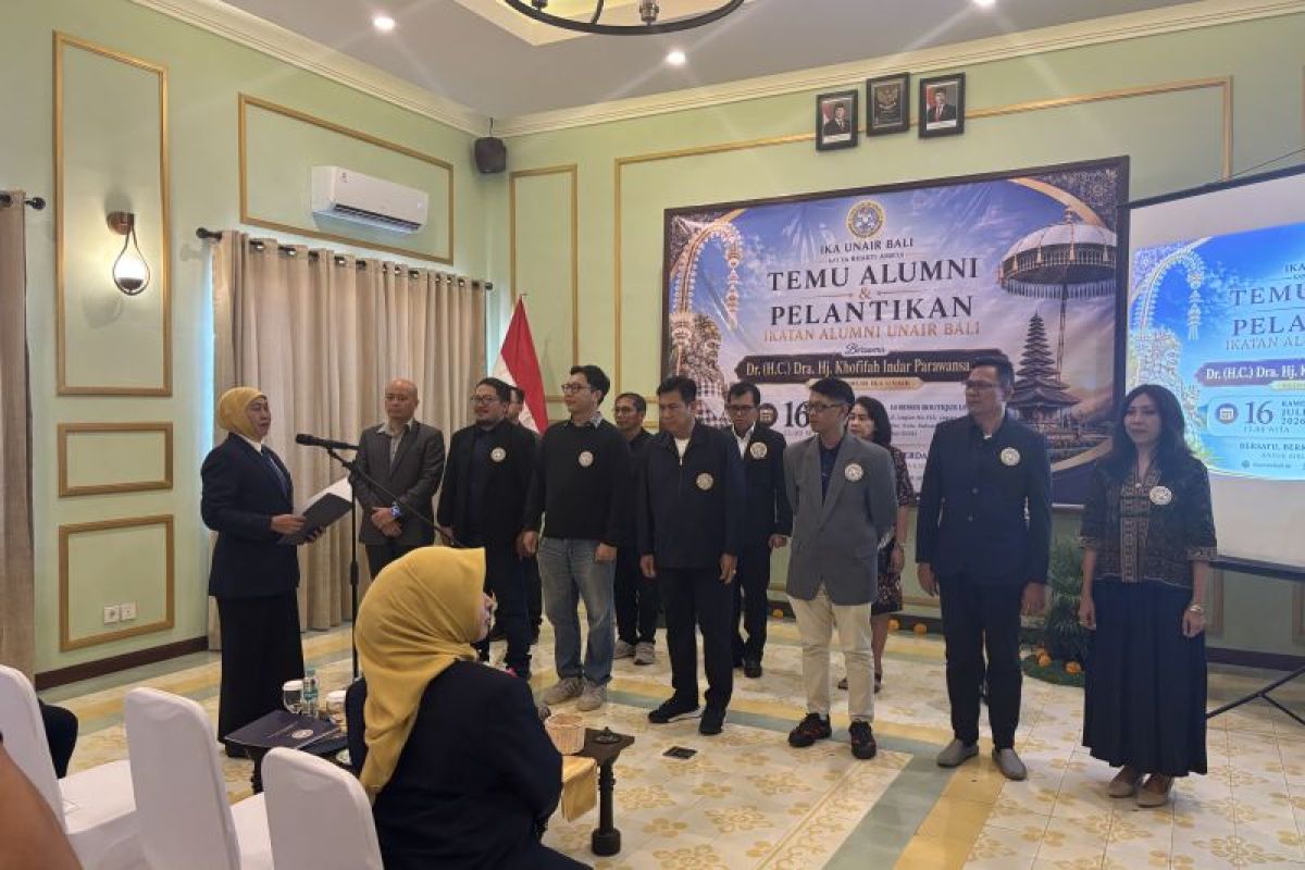 Gubernur Jatim Khofifah Dorong Alumni Unair Bali Kolaborasi dengan Pemprov, Bahas Pengembangan Pelabuhan Gilimanuk hingga Budidaya Sapi Wagyu