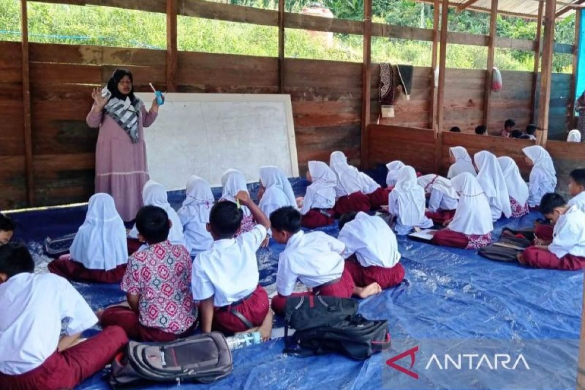 Rp 43 Miliar Kerugian Banjir di Nagan Raya, 23 Sekolah Rusak dan Ratusan Siswa Masih Belajar di Tenda