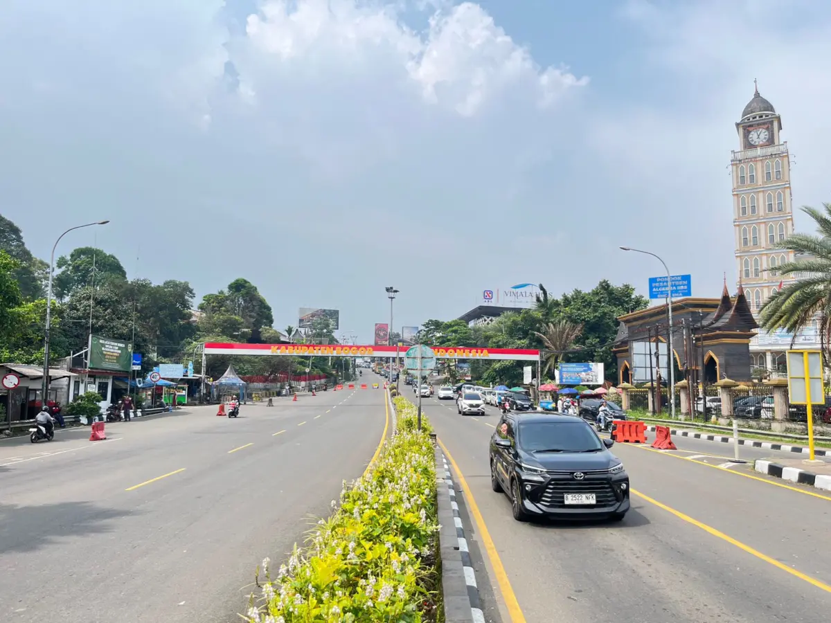 One Way ke Arah Jakarta Mulai Berlaku di Jalur Puncak Bogor, 20 Ribu Kendaraan Melintas saat Libur Isa Almasih