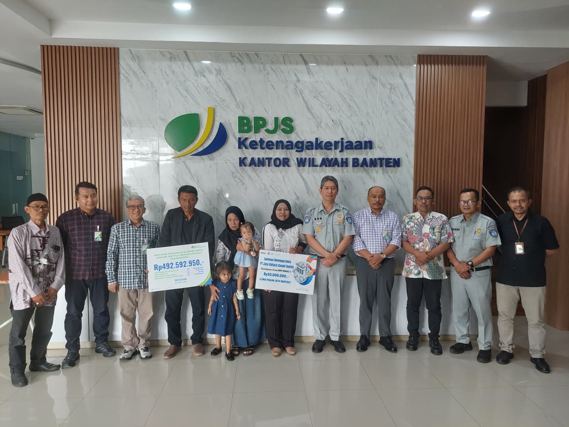 Jasa Raharja dan BPJS Ketenagakerjaan Banten Serahkan Santunan ke Ahli Waris Kru KMP Munic 3 yang Tewas di Pelabuhan Merak