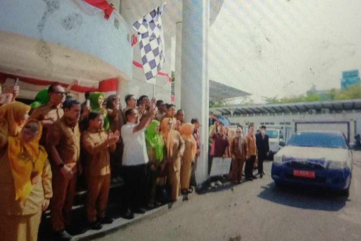 Gubernur Sulsel Lepas Distribusi 177.500 Pcs Susu Bantuan untuk 24 Kabupaten/Kota