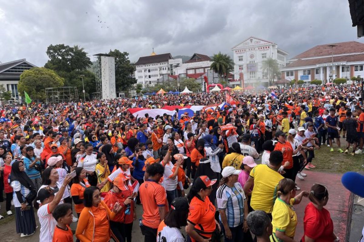 Ribuan Warga Ambon Padati Color Fun Walk 2026 Sambut Piala Dunia, Jersey Argentina dan Belanda Dominasi Kerumunan
