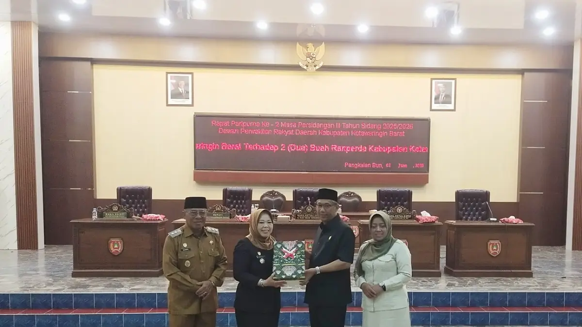 Bupati Kotawaringin Barat Sampaikan Dua Raperda Strategis ke DPRD, Fokus pada Perlindungan Masyarakat dan Pelayanan Publik