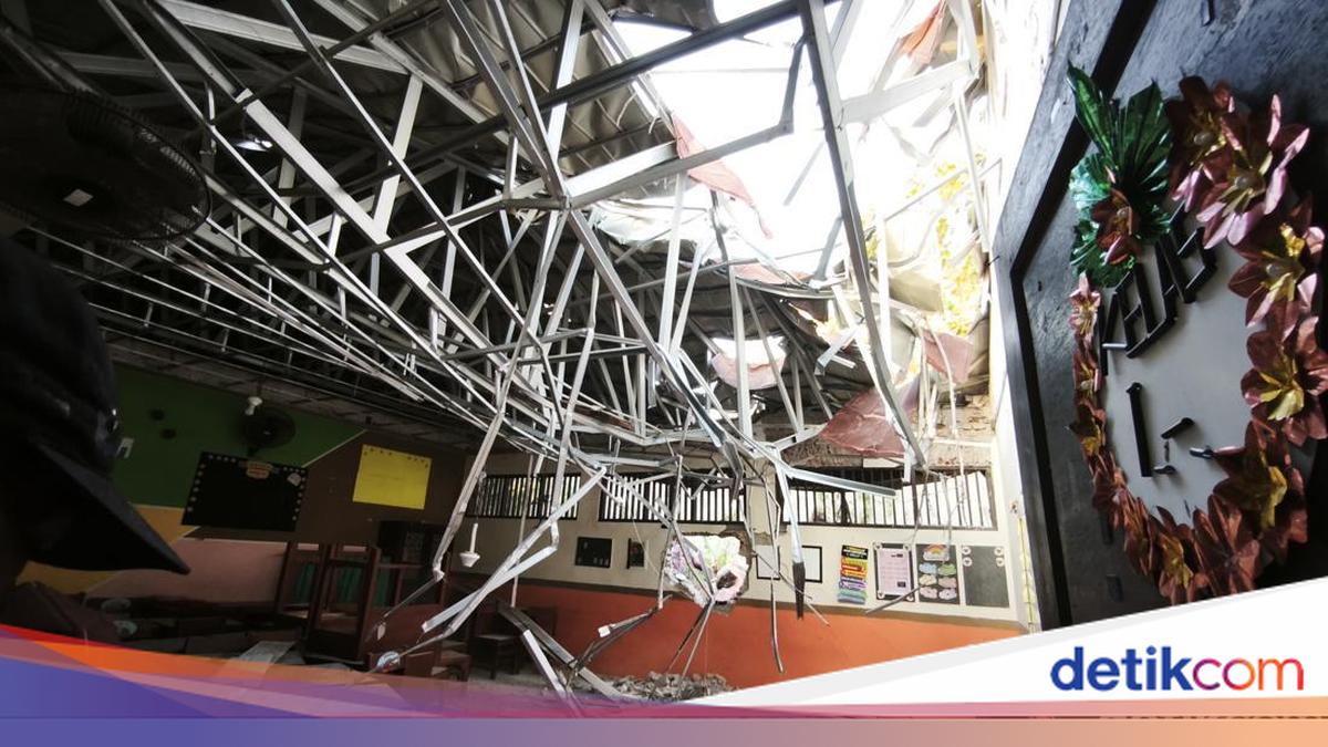 Atap SDN Sendangmulyo 3 Semarang Roboh Tertimpa Pohon, Pemprov Jateng Gelontorkan Rp 50 Juta untuk Perbaikan Darurat