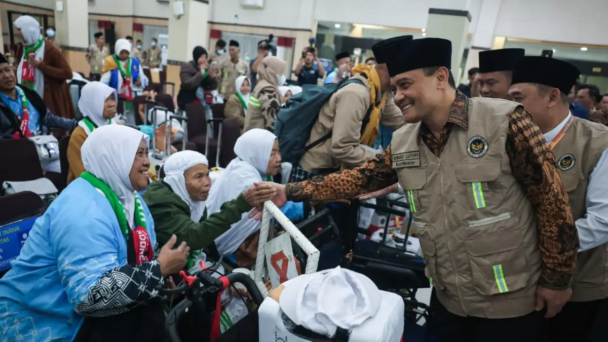 Tiba di Asrama Haji Donohudan, Jemaah Kloter 1 Solo Diterima Gubernur Ahmad Luthfi, Pesan Jaga Kemabruran