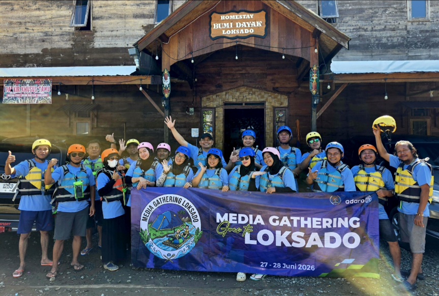 Sinergitas PT Adaro Indonesia dan PWI Barito Selatan Diperkuat lewat River Tubing di Loksado