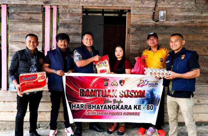 Satreskrim Polres Konawe Bagikan Bantuan Sosial ke Warga Ameroro, Perkuat Silaturahmi di Hari Bhayangkara ke-80